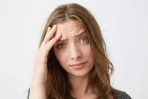 10 Foundation padat ampuh menutupi kerutan dan menyamarkan garis halus harga di bawah Rp100 ribu