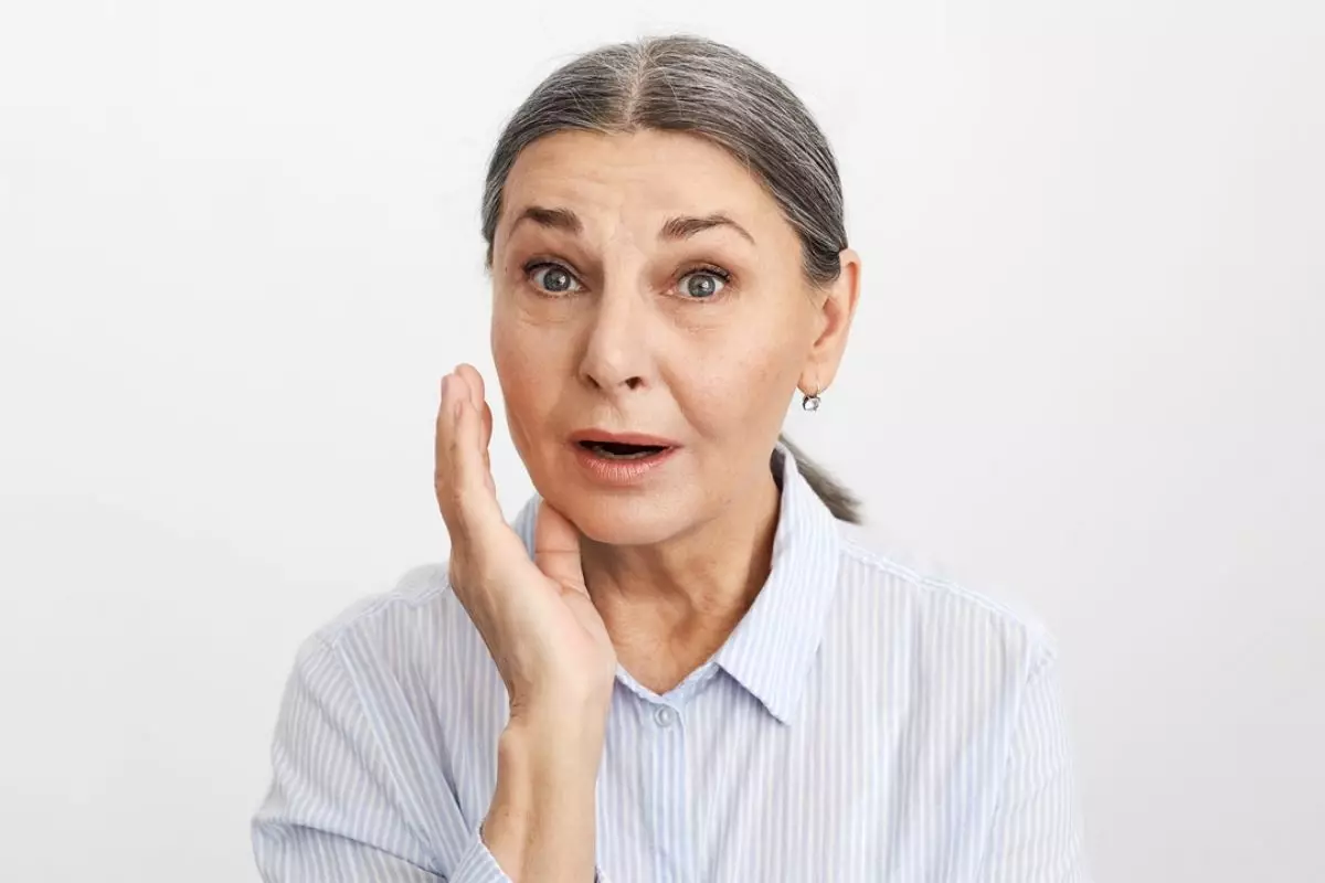 10 Serum menyamarkan garis senyum di pipi, menyamarkan keriput wajah harga di bawah Rp 150 ribu