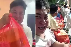 Koko-koko ini kegirangan dapat bingkisan tahlilan, intip isinya yang bikin puas banget