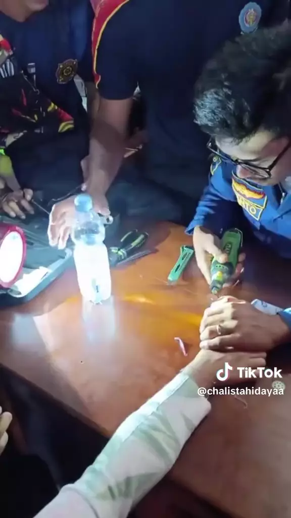 jempol nyangkut di kaleng © 2025 TikTok jempol nyangkut di kaleng © 2025 TikTok