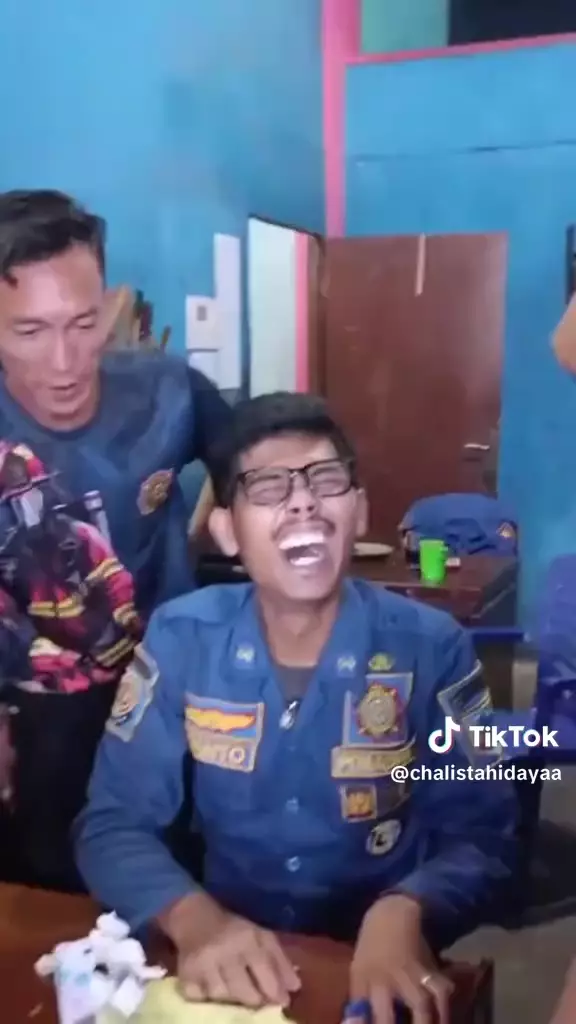jempol nyangkut di kaleng © 2025 TikTok jempol nyangkut di kaleng © 2025 TikTok