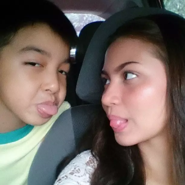 kebersamaan ariel tatum dan adik © instagram