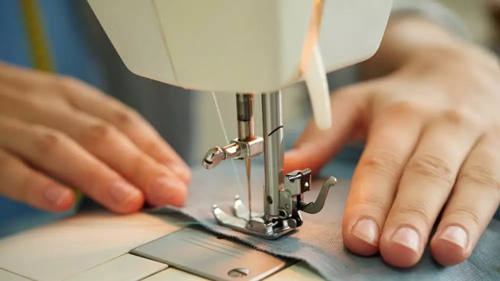 100 Kata-kata motivasi penjahit, indah, penuh semangat, dan keren © 2025 brilio.net 100 Kata-kata motivasi penjahit, indah, penuh semangat, dan keren © 2025 brilio.net