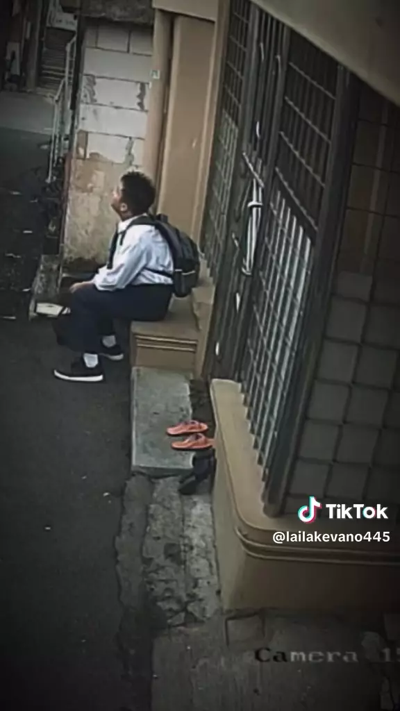 Momen pilu ibu kenang kepergian putranya lewat CCTV © 2025 TikTok Momen pilu ibu kenang kepergian putranya lewat CCTV © 2025 TikTok