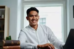 100 Kata-kata kekinian anak muda tentang hidup mapan, nggak cuma soal uang tapi mental