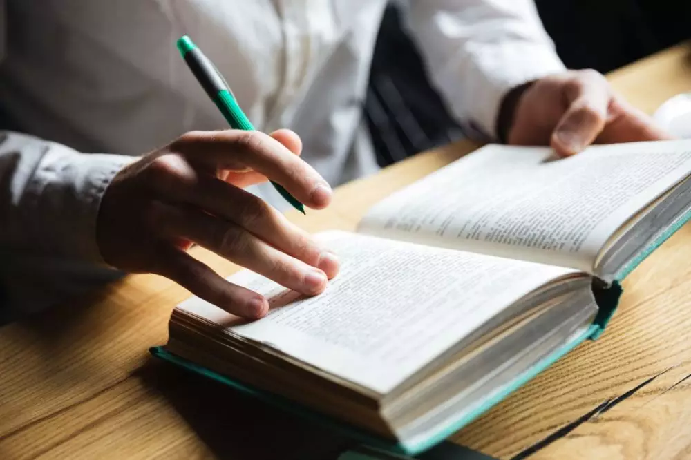 Majas adalah gaya bahasa dalam sastra © 2025 brilio.net