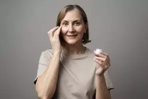 Kini nggak perlu skincare kolagen, minum racikan buah ini secara rutin bisa atasi wajah keriput