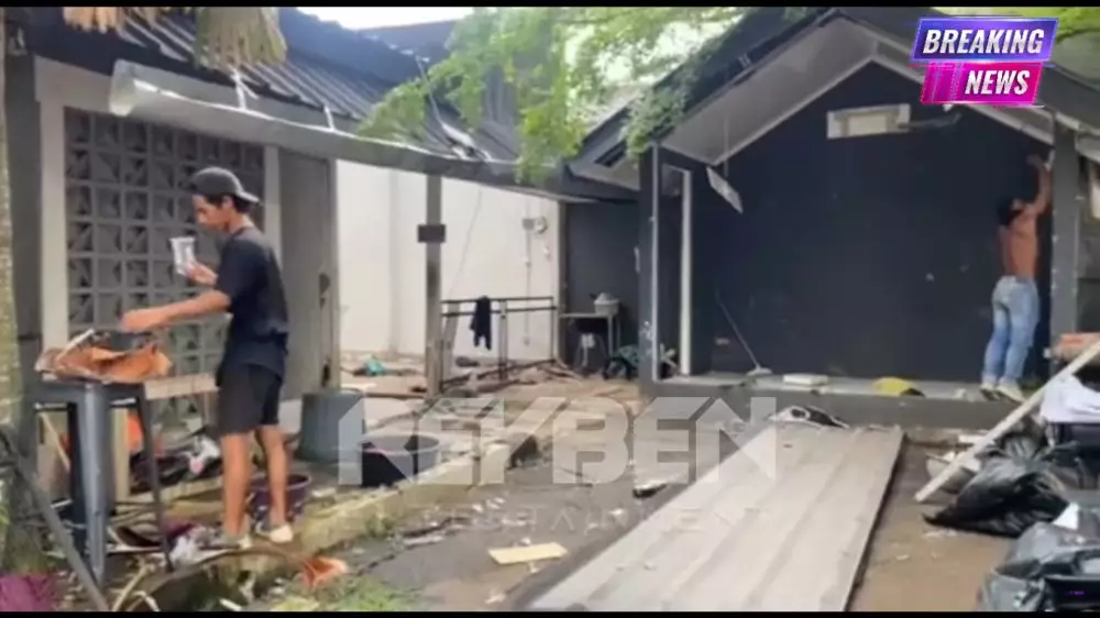 Masjid Malikal Mulki dibongkar Taqy Malik gagal bayar © 2025 brilio.net Masjid Malikal Mulki dibongkar Taqy Malik gagal bayar © 2025 brilio.net