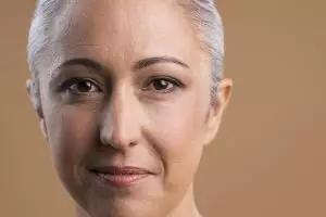 10 Pelembap menyamarkan garis senyum di pipi, keriput wajah memudar harga di bawah Rp 150 ribu