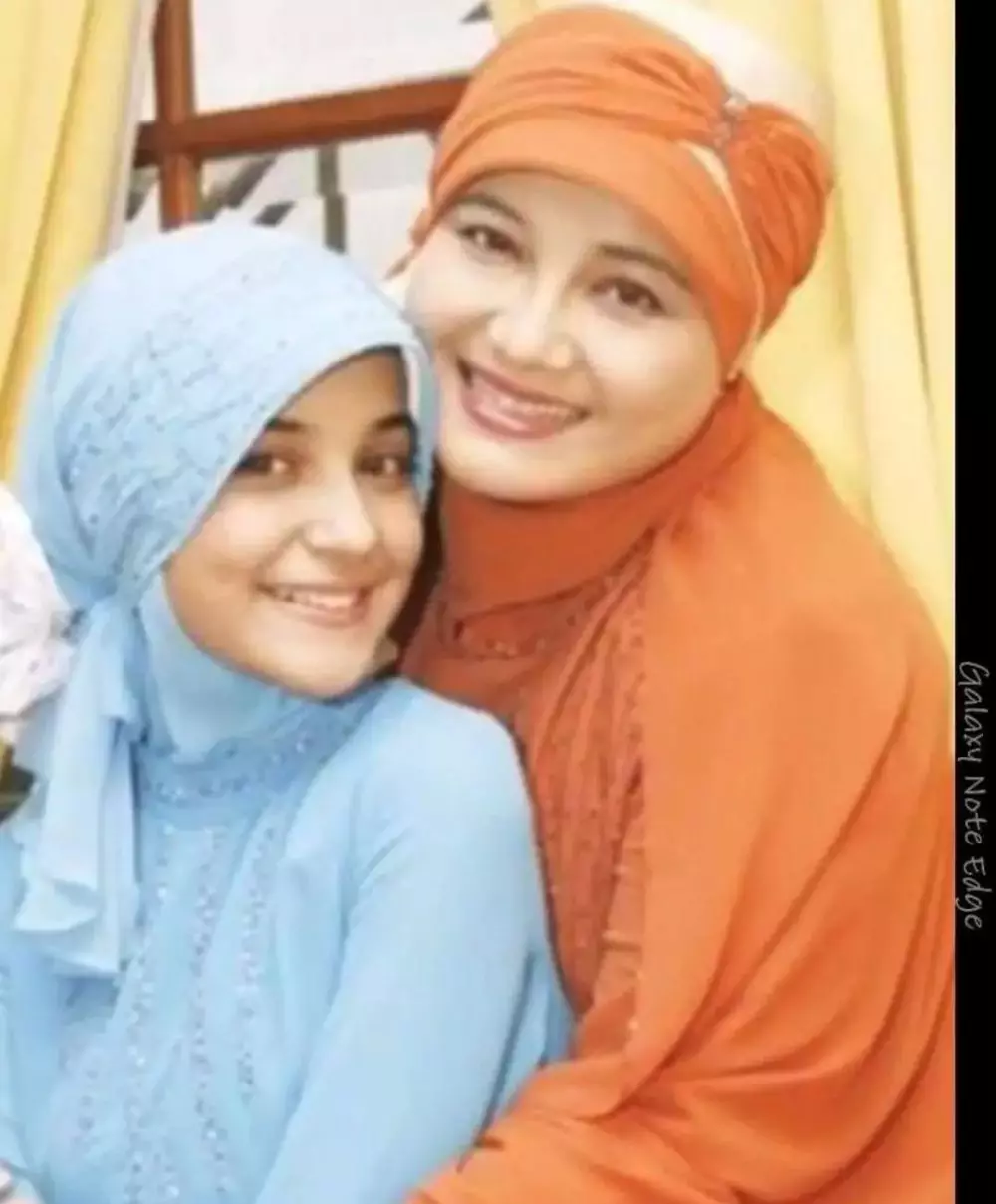 transformasi fenny bauty yang cantiknya tak luntur di usia 57 © berbagai sumber transformasi fenny bauty yang cantiknya tak luntur di usia 57 © berbagai sumber