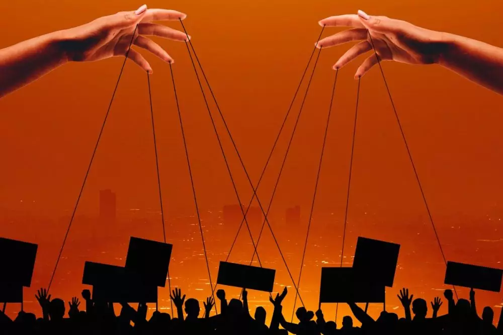 Arti polarisasi makna manfaat jenis dampak kehidupan sosial © 2025 brilio.net