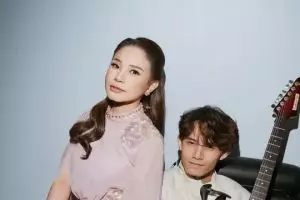 6 Momen Rossa dan Rizky Langit Ramadhan, ibu dan anak selisih 28 tahun tapi kedekatannya bak bestie
