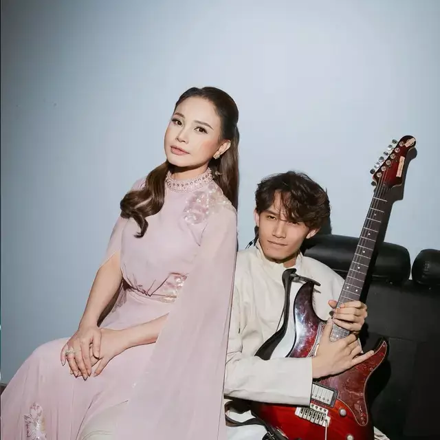 6 Momen Rossa dan Rizky Langit Ramadhan, ibu dan anak selisih 28 tahun tapi kedekatannya bak bestie