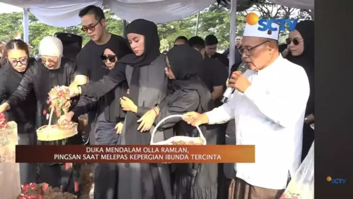Olla Ramlan berkali-kali pingsan saat pemakaman ibunda, manajer ungkap penyebabnya