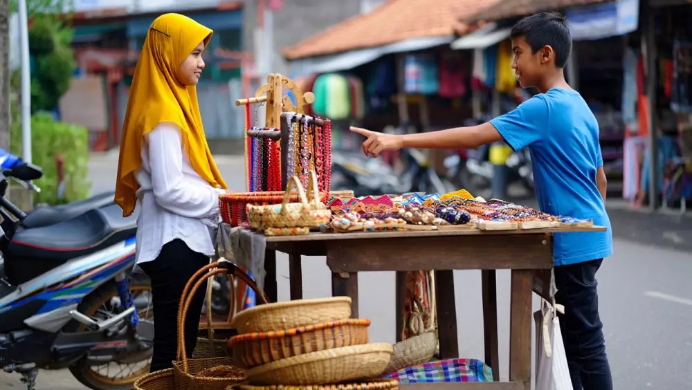 Contoh teks negosiasi singkat berbagai tema © 2025 brilio.net Contoh teks negosiasi singkat berbagai tema © 2025 brilio.net