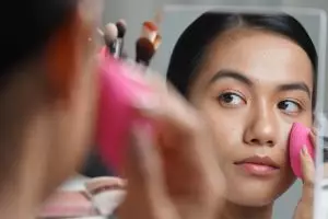 10 Rekomendasi blurring primer terbaik, makeup flawless tanpa pori-pori dan kerutan