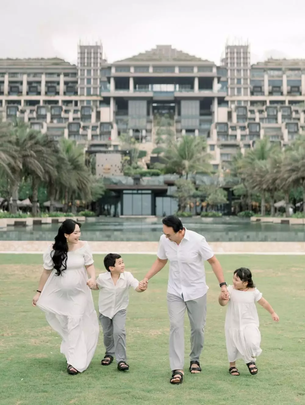 Puput Nastiti Devi istri Ahok hamil anak ketiga © 2025 Instagram Puput Nastiti Devi istri Ahok hamil anak ketiga © 2025 Instagram