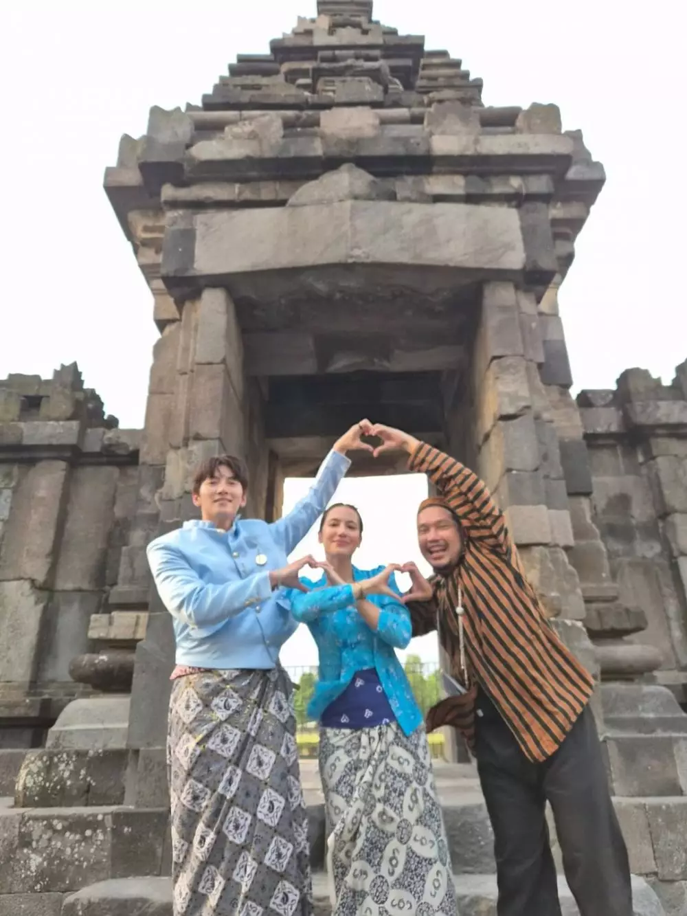 Ji Chang-wook jalan-jalan di Yogyakarta bareng Pevita Pearce © 2025 brilio.net Ji Chang-wook jalan-jalan di Yogyakarta bareng Pevita Pearce © 2025 brilio.net