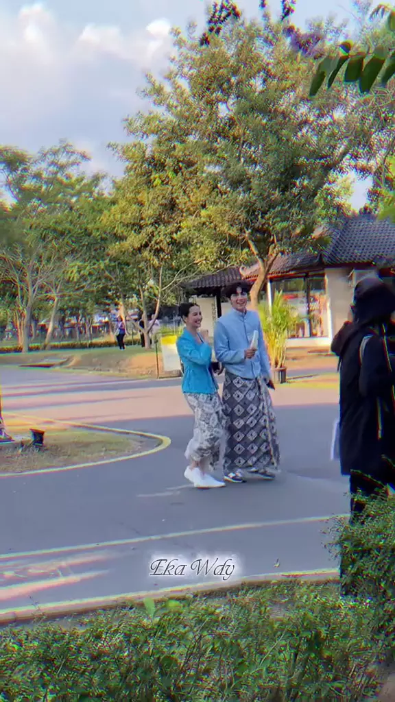 Ji Chang-wook jalan-jalan di Yogyakarta bareng Pevita Pearce © 2025 brilio.net Ji Chang-wook jalan-jalan di Yogyakarta bareng Pevita Pearce © 2025 brilio.net