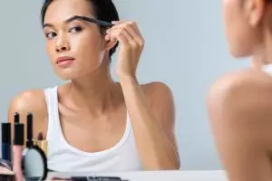 6 Rekomendasi pensil alis waterproof di bawah Rp100 ribu, bikin alis on fleek tanpa boros