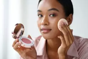 Antiribet, ini 9 rekomendasi makeup multifungsi untuk wajah glowing seharian