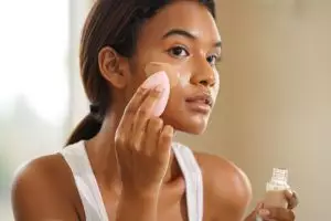 10 Rekomendasi foundation mengandung SPF terbaik, kulit flawless sekaligus terlindungi dari sinar UV