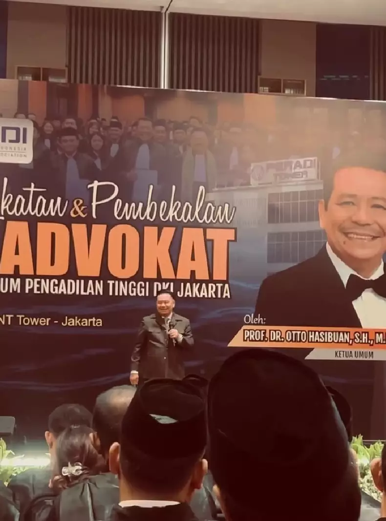 Ferry Salim kini diangkat jadi advokat © Instagram Ferry Salim kini diangkat jadi advokat © Instagram