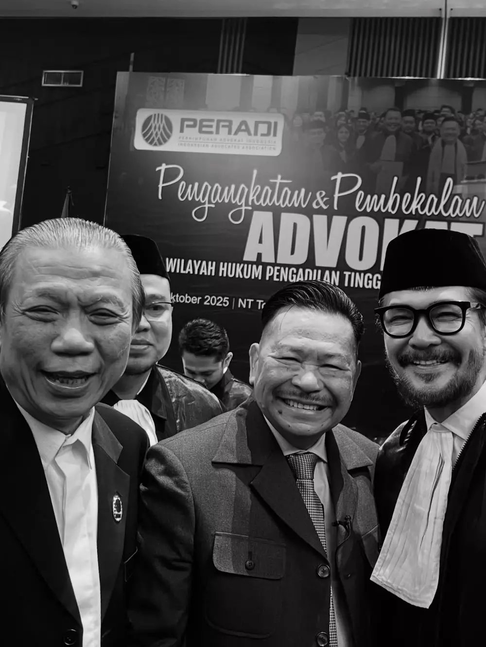 Ferry Salim kini diangkat jadi advokat © Instagram Ferry Salim kini diangkat jadi advokat © Instagram