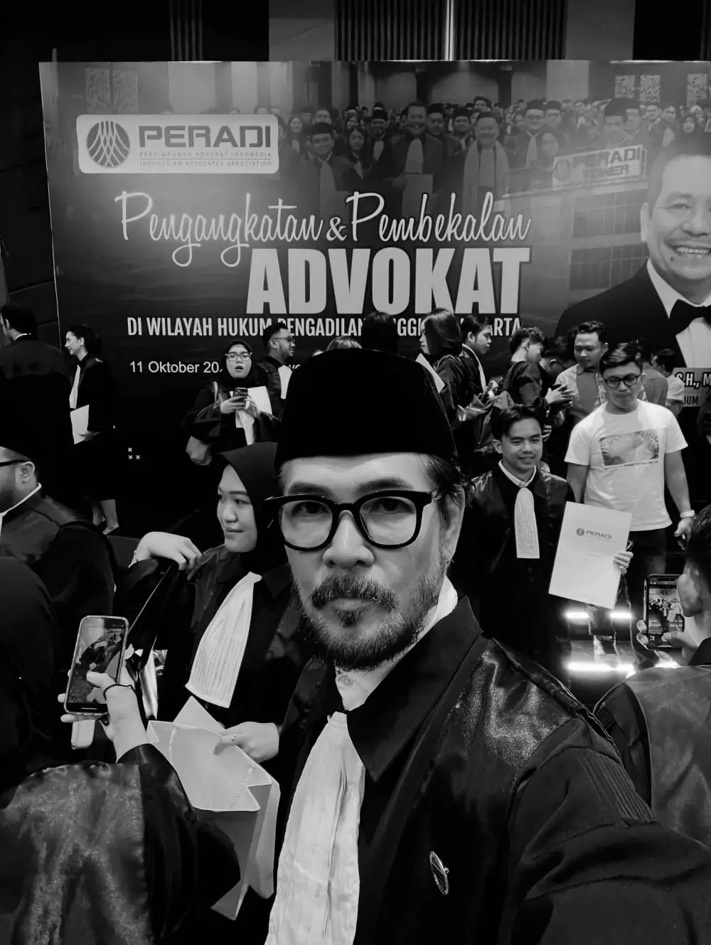 Ferry Salim kini diangkat jadi advokat © Instagram Ferry Salim kini diangkat jadi advokat © Instagram