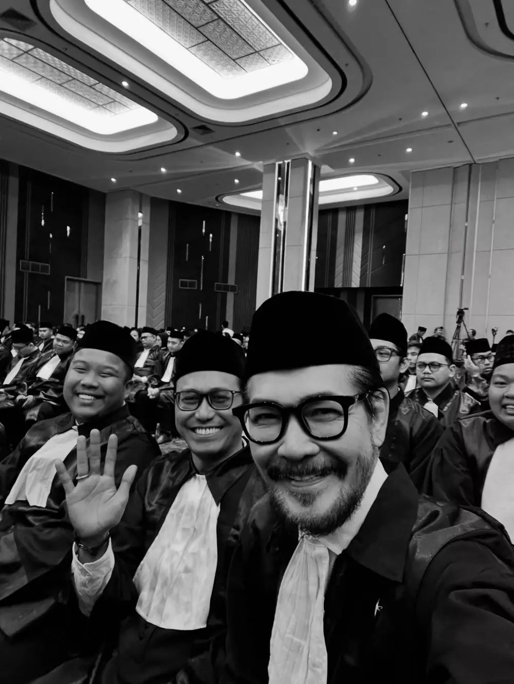 Ferry Salim kini diangkat jadi advokat © Instagram Ferry Salim kini diangkat jadi advokat © Instagram