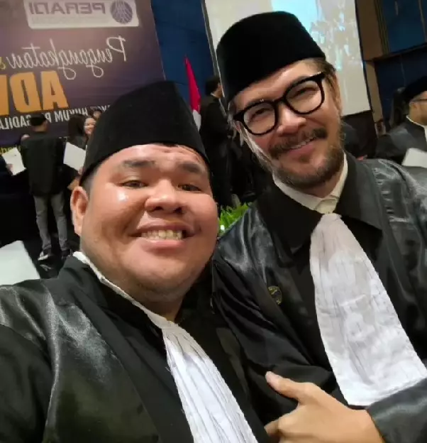 Ferry Salim kini diangkat jadi advokat © Instagram Ferry Salim kini diangkat jadi advokat © Instagram