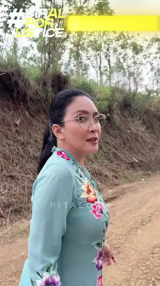 Rieke Diah Pitaloka cek jalan rusak © Instagram Rieke Diah Pitaloka cek jalan rusak © Instagram