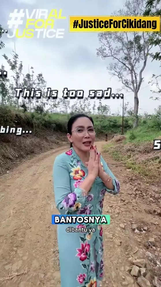 Rieke Diah Pitaloka cek jalan rusak © Instagram Rieke Diah Pitaloka cek jalan rusak © Instagram