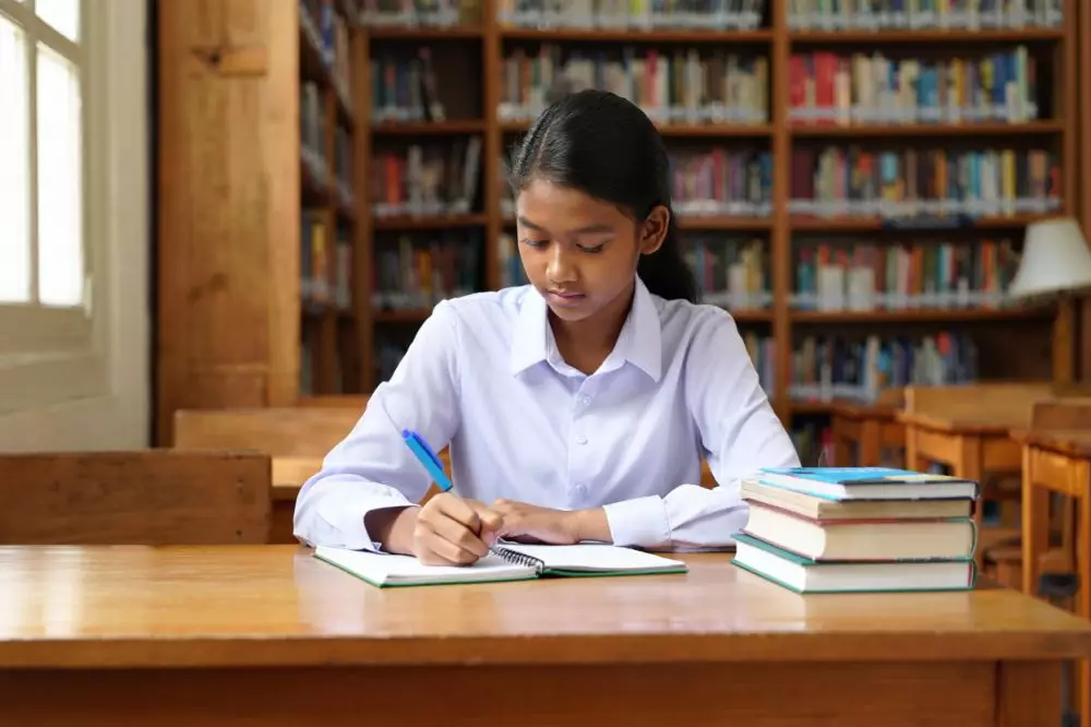 Contoh descriptive text tentang hewan dan strukturnya © 2025 brilio.net