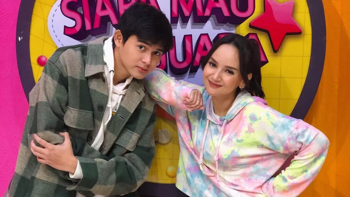 Sering dikira pasangan padahal ibu dan anak, ini 9 potret kompak Angelica Simperler dan anak sambung