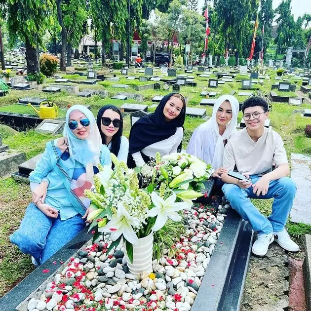 potret kedekatan reza dan angelina sondakh © berbagai sumber potret kedekatan reza dan angelina sondakh © berbagai sumber