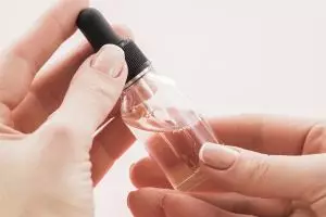 11 Rekomendasi serum bulu mata yang bagus dan ampuh, harga di bawah Rp100 ribu saja