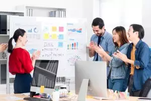 Brainstorming adalah: Pengertian, manfaat, dan cara efektif menghasilkan ide kreatif