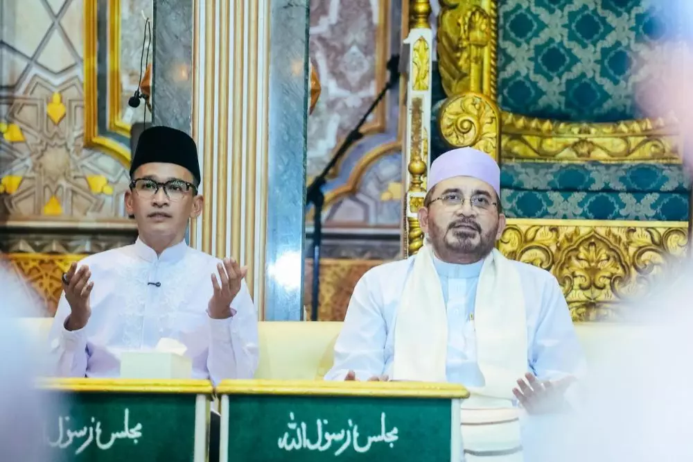 Ruben Onsu percaya diri bicara di depan jemaah © Instagram Ruben Onsu percaya diri bicara di depan jemaah © Instagram