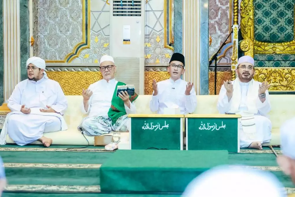 Ruben Onsu percaya diri bicara di depan jemaah © Instagram Ruben Onsu percaya diri bicara di depan jemaah © Instagram
