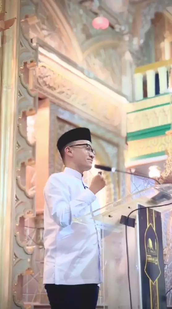 Ruben Onsu percaya diri bicara di depan jemaah © Instagram Ruben Onsu percaya diri bicara di depan jemaah © Instagram