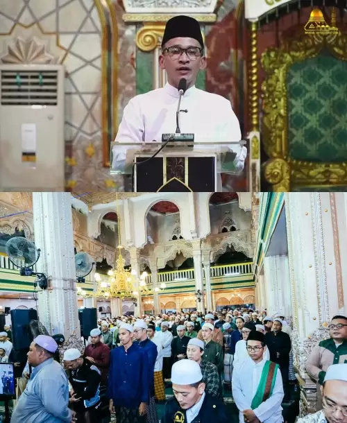 Ruben Onsu percaya diri bicara di depan jemaah © Instagram Ruben Onsu percaya diri bicara di depan jemaah © Instagram