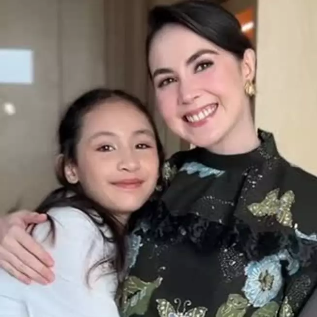 Sering dikira kakak-adik, 9 potret kebersamaan Arumi Bachsin dan putri Sulungnya yang sudah remaja