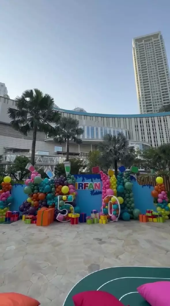 Irfan Hakim ultah dapat hadiah mobil © Instagram Irfan Hakim ultah dapat hadiah mobil © Instagram