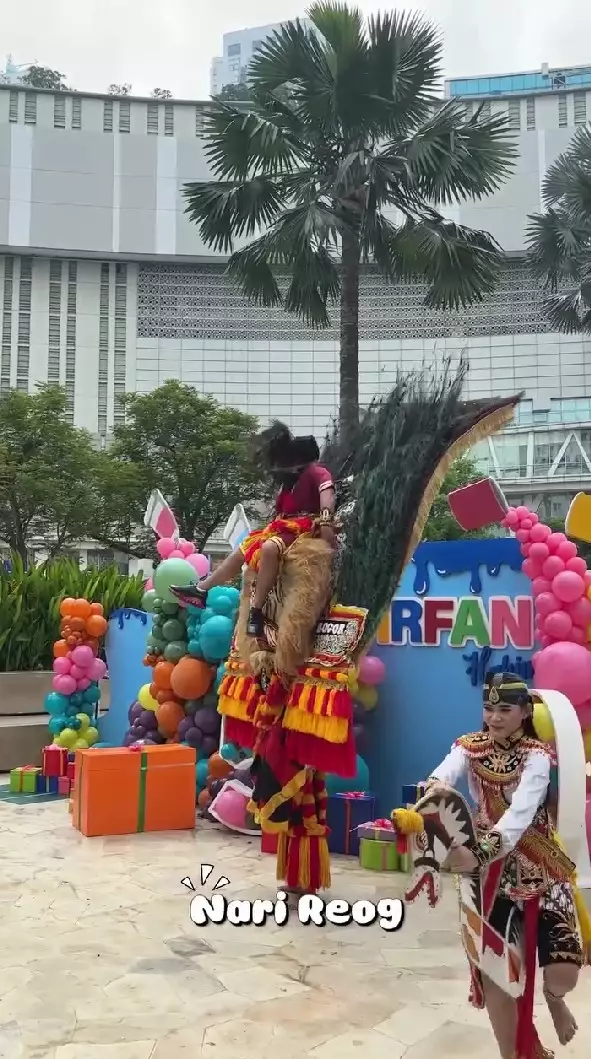 Irfan Hakim ultah dapat hadiah mobil © Instagram Irfan Hakim ultah dapat hadiah mobil © Instagram