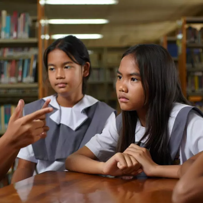 10 Contoh teks argumentasi tentang sekolah dan strukturnya, menarik, kuat, dan penuh makna