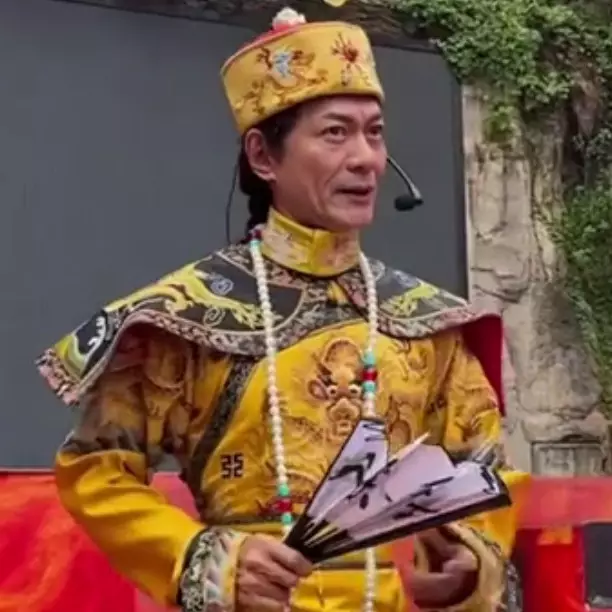 Ingat biksu Tong Sam-chong di Kera Sakti? Kini kerja jadi penghibur di taman rekreasi, intip potretnya