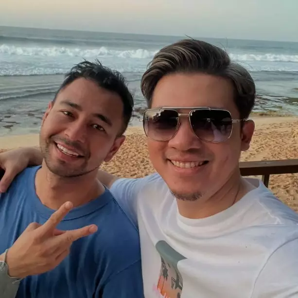 Dikenal super dermawan, ini 5 momen Raffi Ahmad hadiahi mobil ke rekannya, ada yang capai miliaran