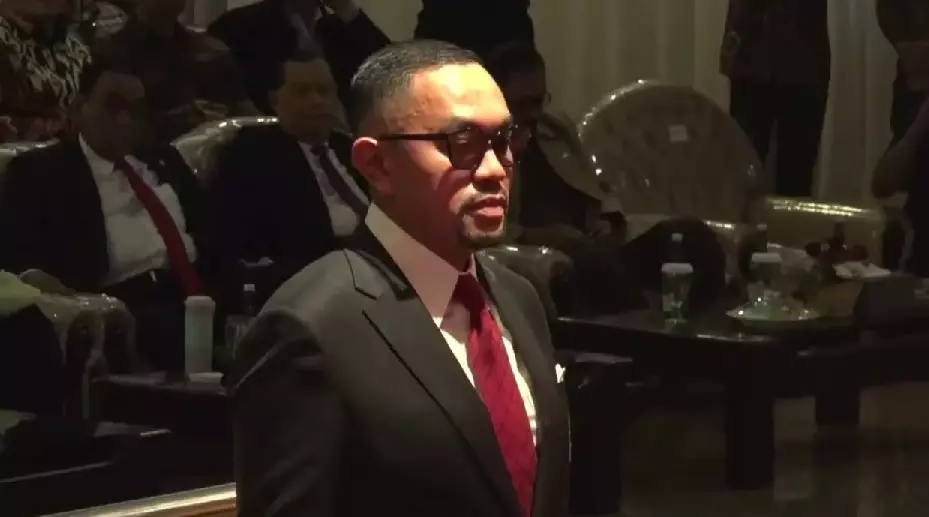 Ahmad Sahroni saat jalani sidang disertasi © YouTube