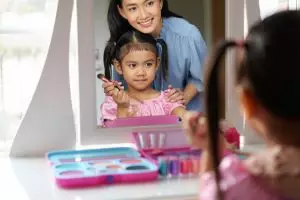 10 Rekomendasi makeup untuk anak kecil, aman, non-paraben, dan tidak bikin iritasi